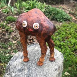 Carmela, die unter dem Obstbaum Singende, 19 x 11 x 9 cm, 2022